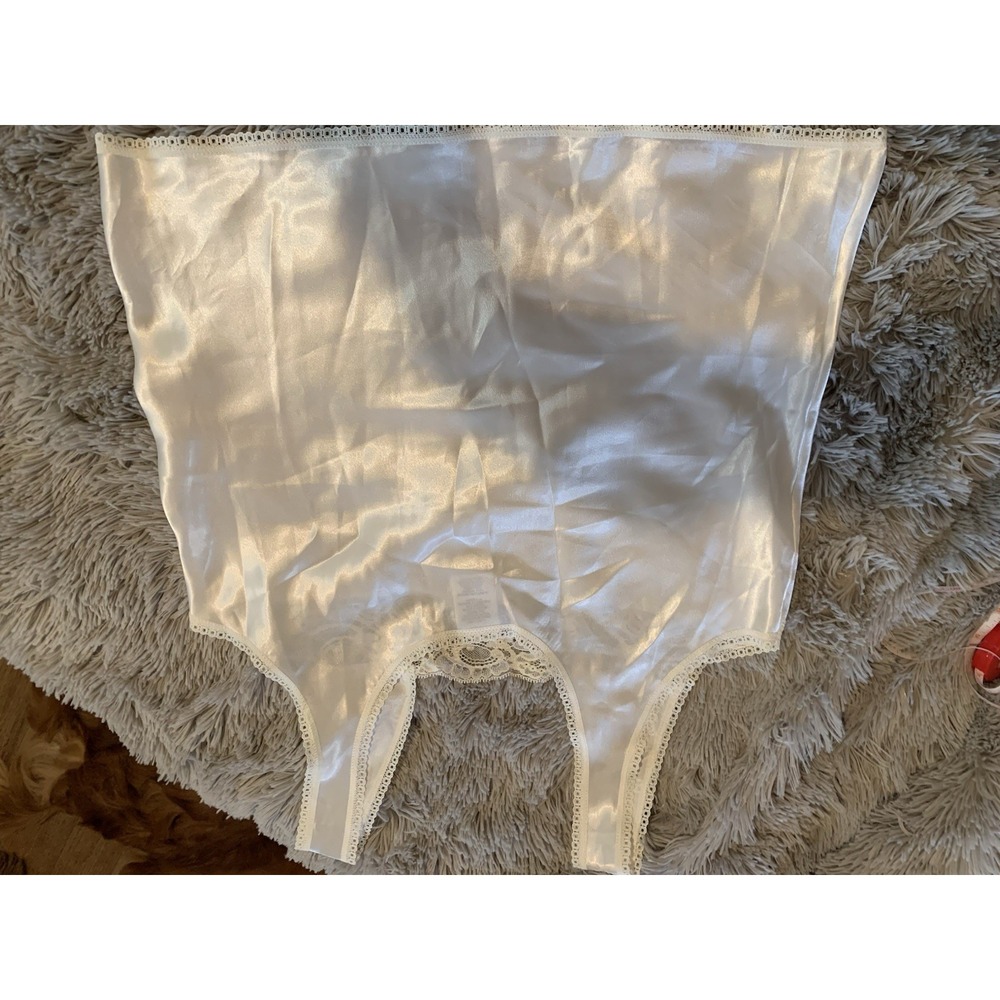 Vintage Unmentionable Off White With Lace Camisole Sz M - Picture 5 of 10